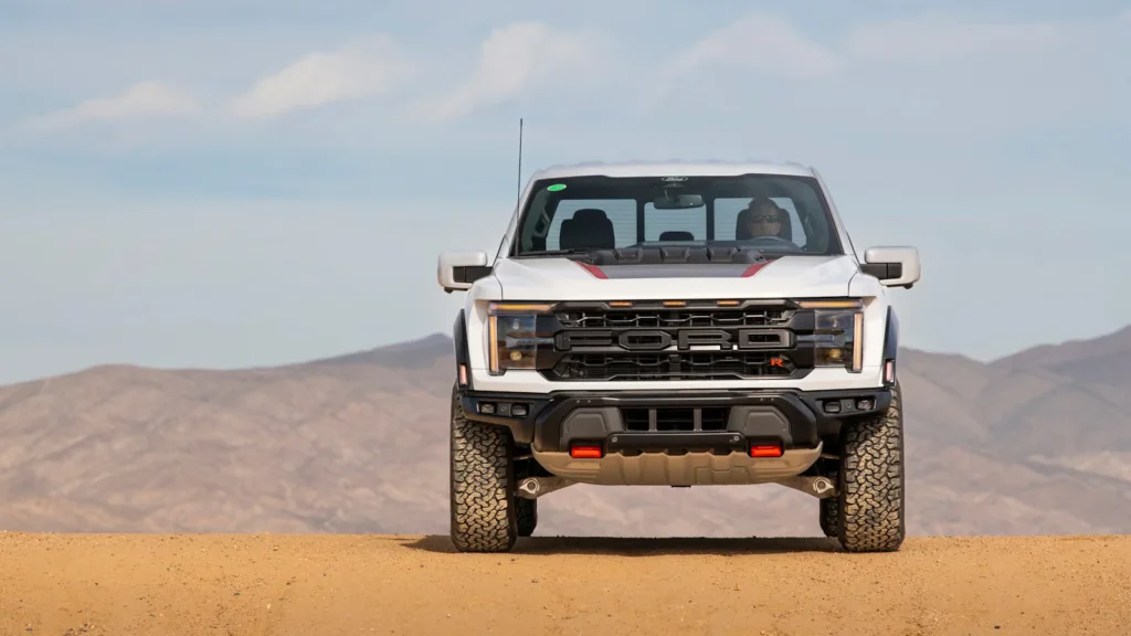Тест-драйв Ford F 150 Raptor R, самого быстрого бензинового пикапа в мире