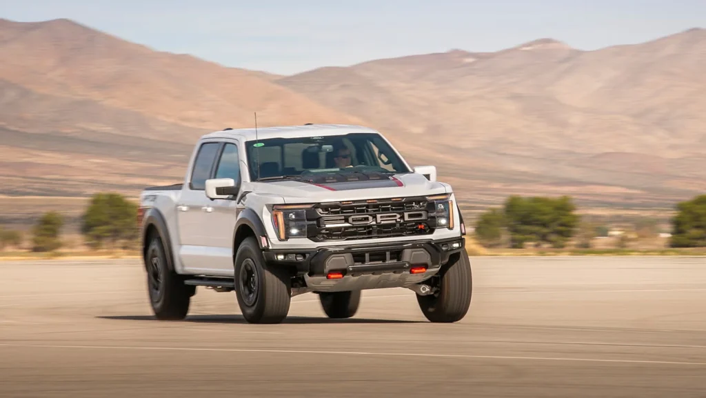Тест-драйв Ford F 150 Raptor R, самого быстрого бензинового пикапа в мире
