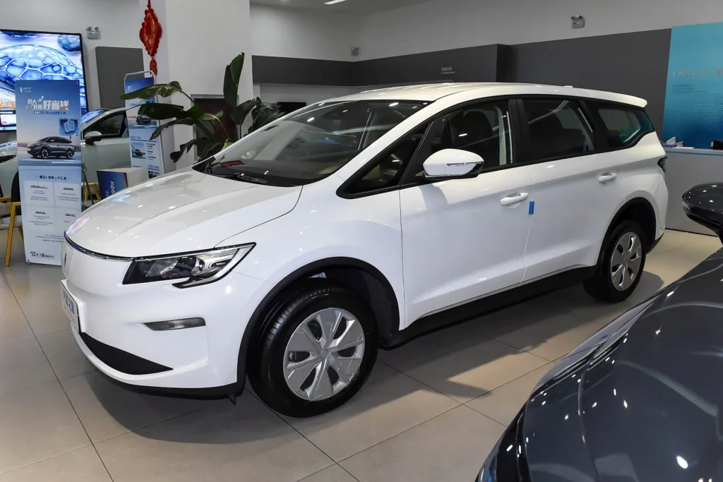 Продажи минивэна Livan Ruilan 8 2026 стартовали в Китае