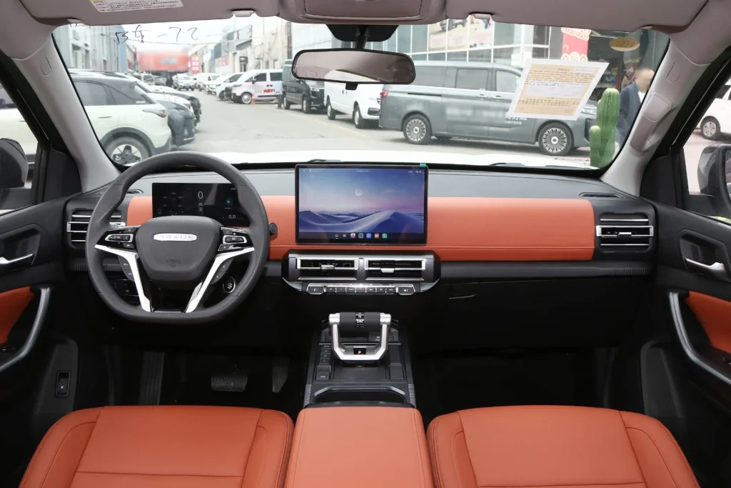 Представлены Maxus Interstellar L, Interstellar EV и Maxus T60 2026