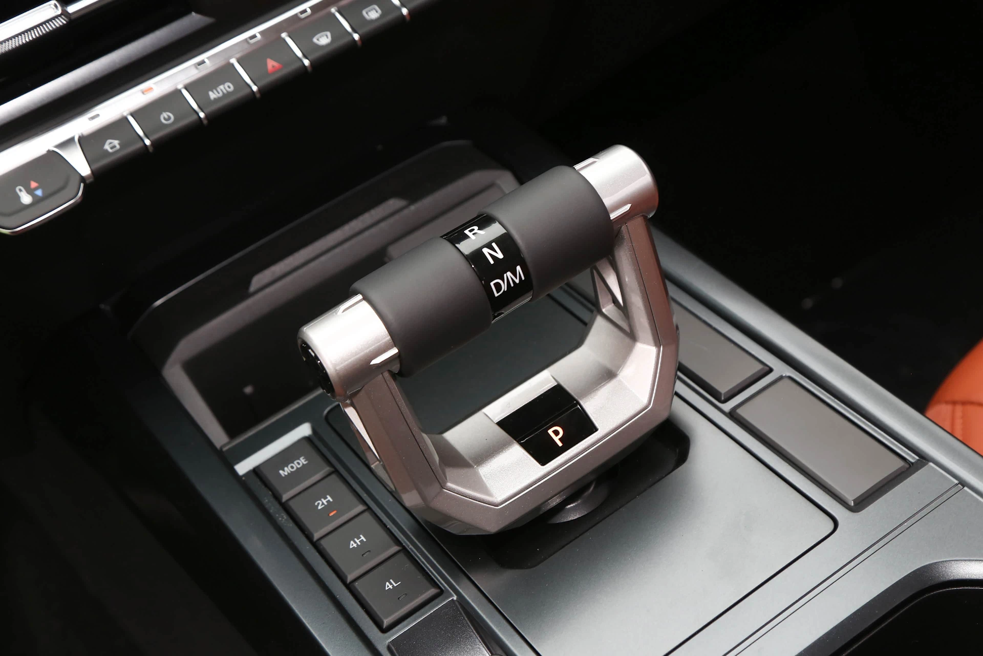 Представлены Maxus Interstellar L, Interstellar EV и Maxus T60 2026