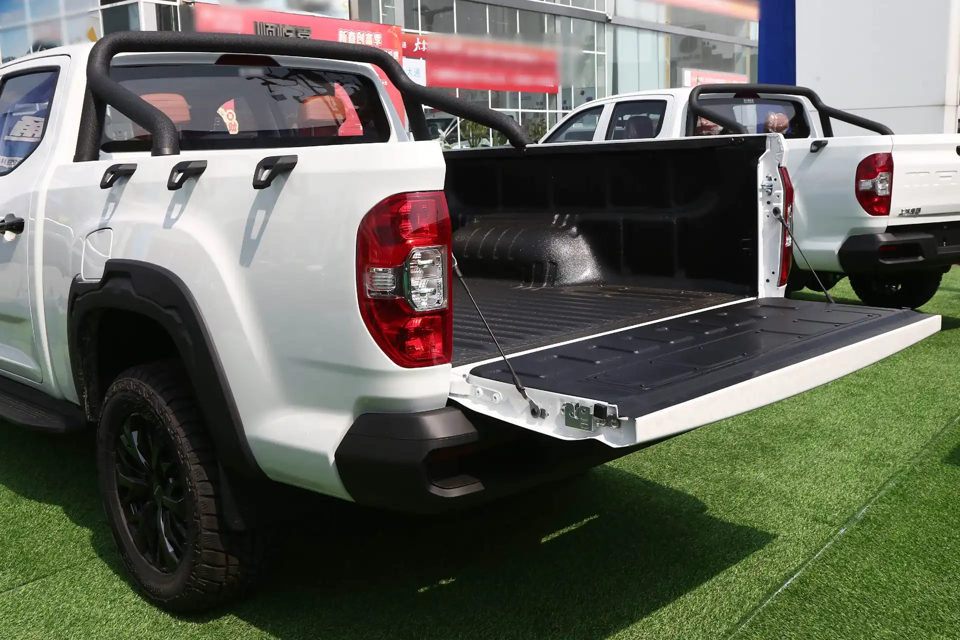 Представлены Maxus Interstellar L, Interstellar EV и Maxus T60 2026