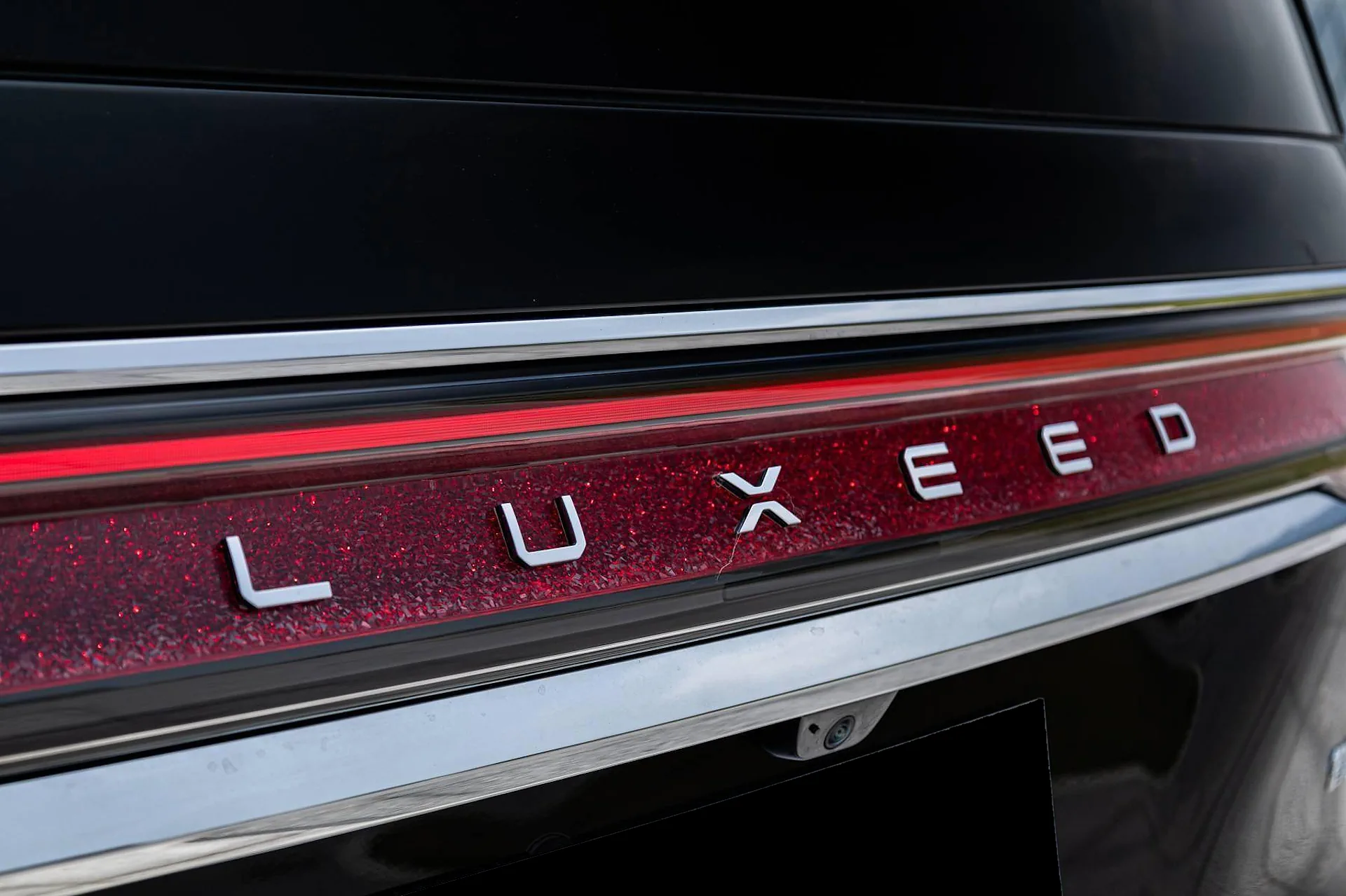 Luxeed V9: подробный обзор премиального гибридного минивэна