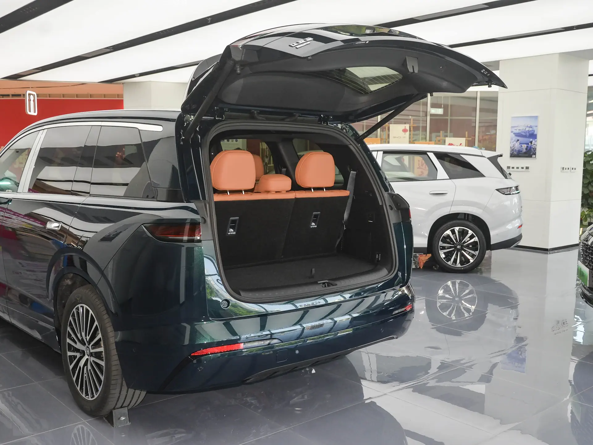Начались продажи флагманского кроссовера BYD Datang 2026